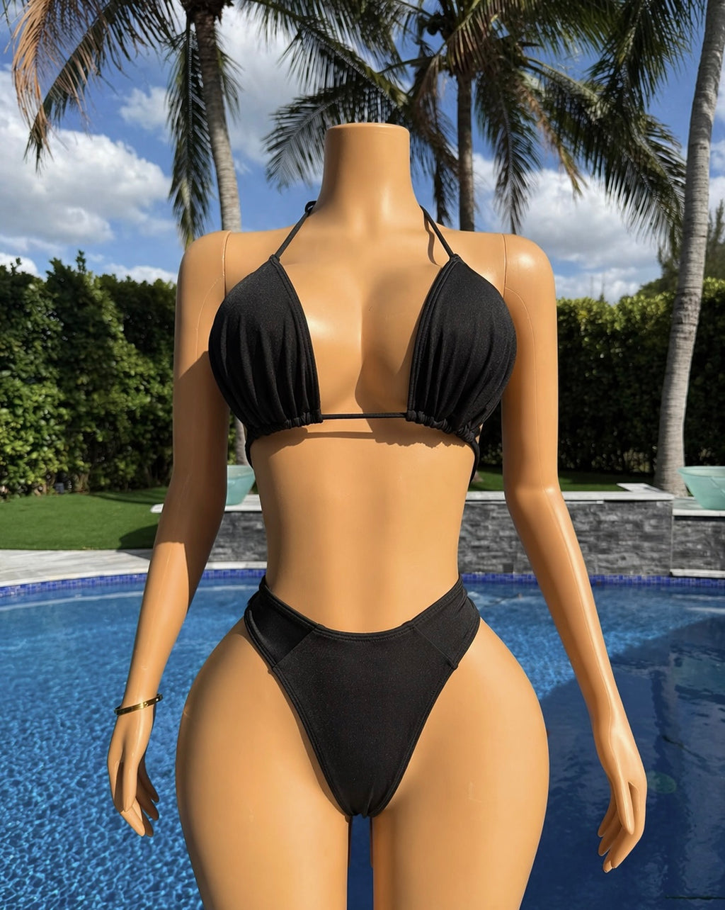 Closed thong
